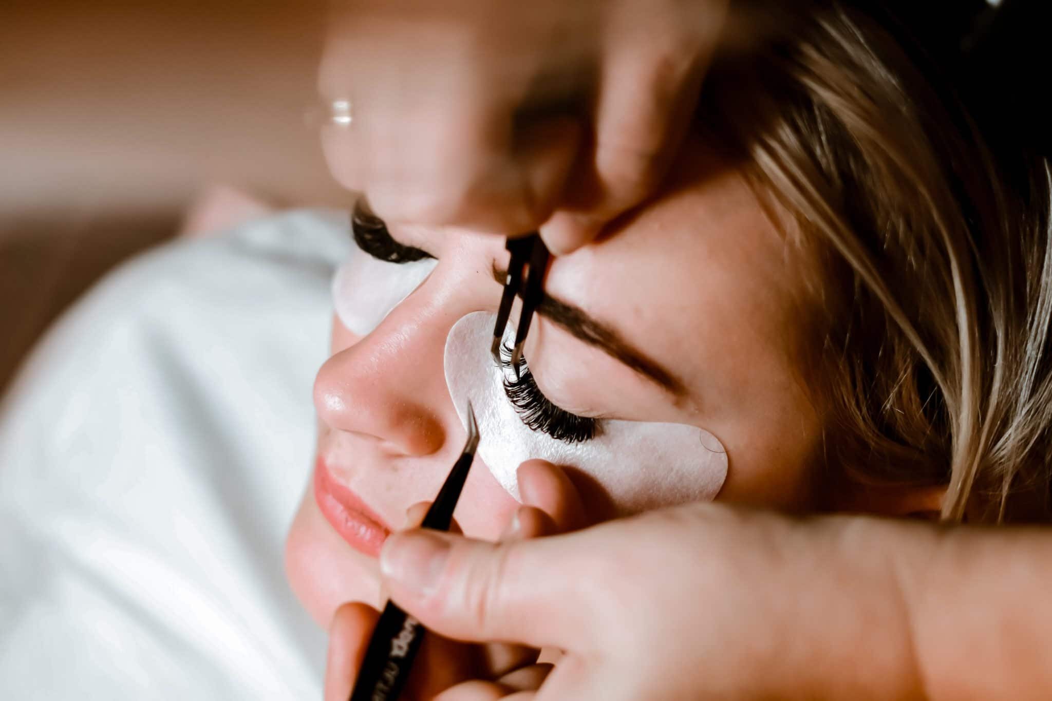 how to start a eyelash extensions business