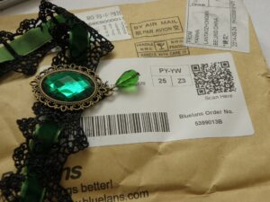 Picture of a neckalce on the brown package it was shipped in.