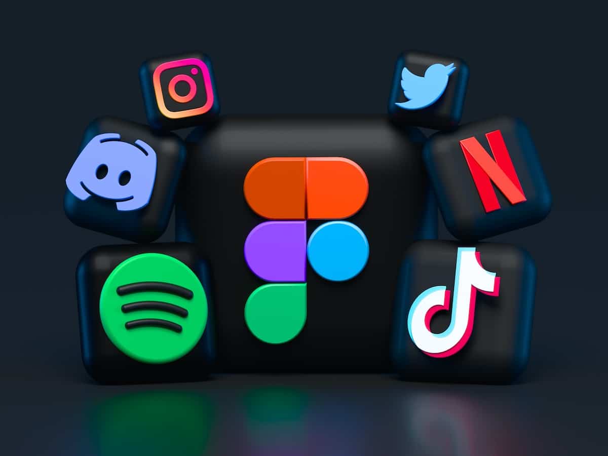 Bright social media buttons