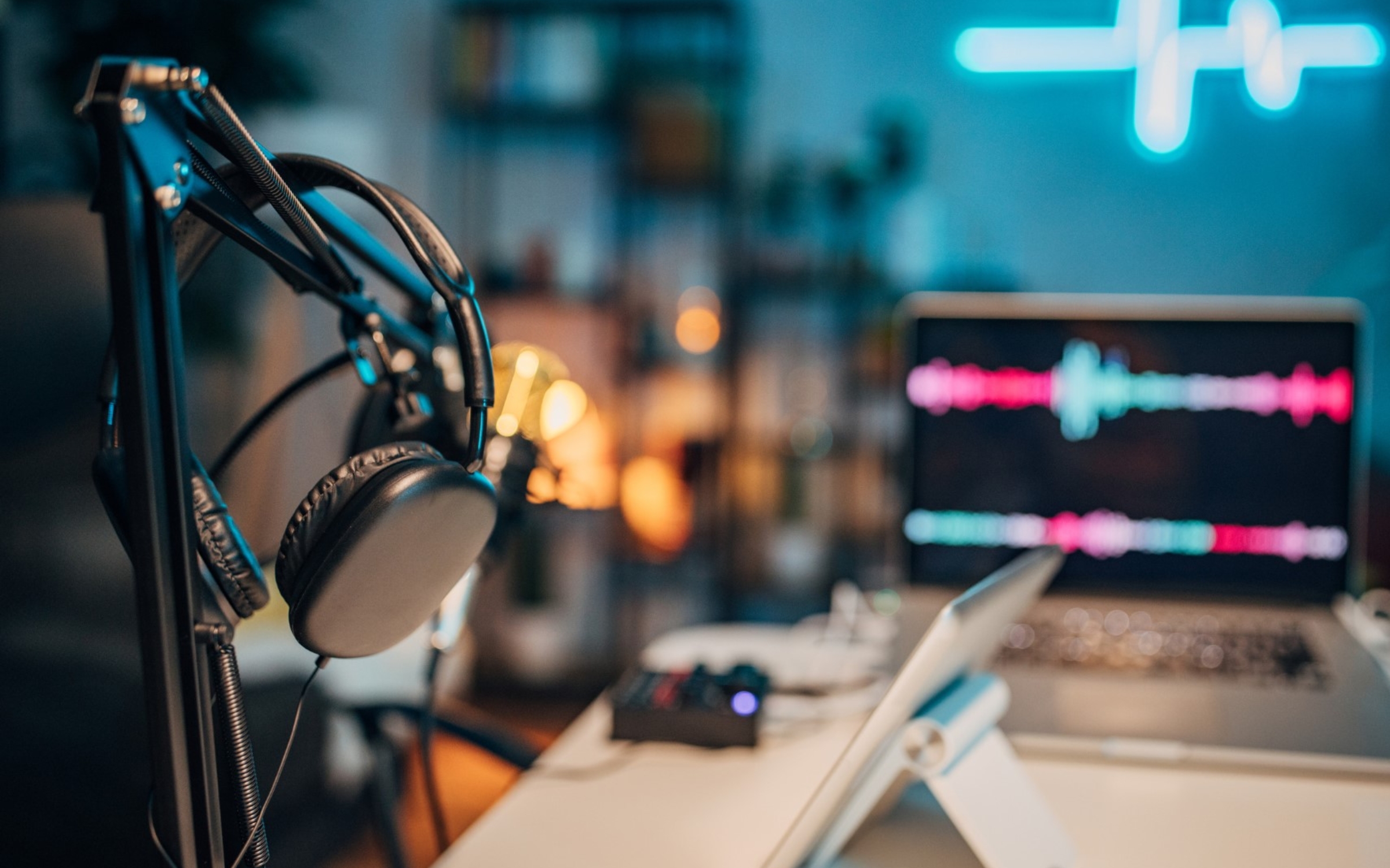 Stay Ahead of the Game with the 10 Best AI Podcasts In 2026